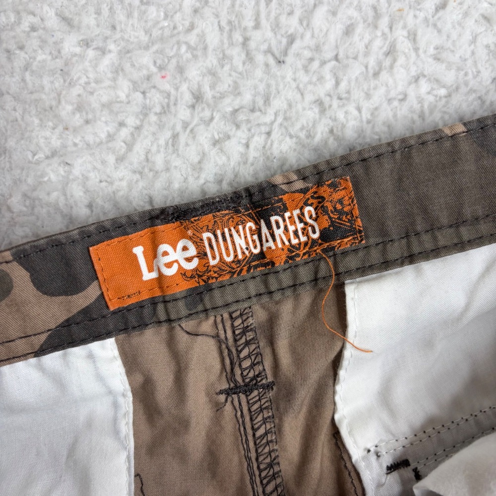 Lee Dungarees Mens Camo Cargo Shorts 36 Brown Green Camouflage Belted Y2K - Picture 2 of 8